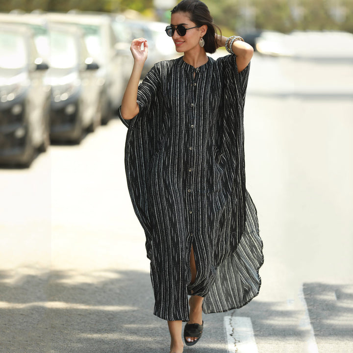 Dame Kaftan med stilfulde striber og knapliste Stilla