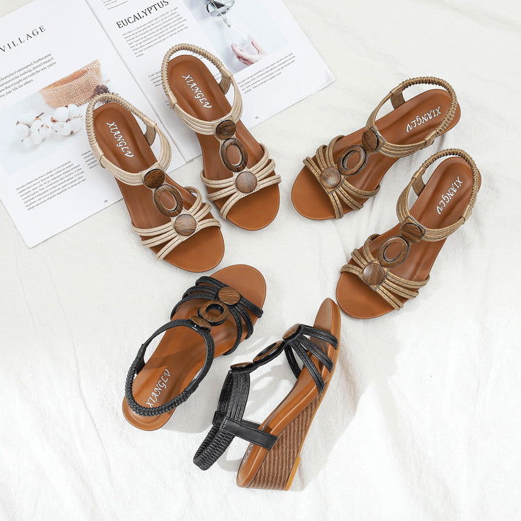 Dame Wedge-sandaler med elegant remdesign og moderne træaccent Stilla