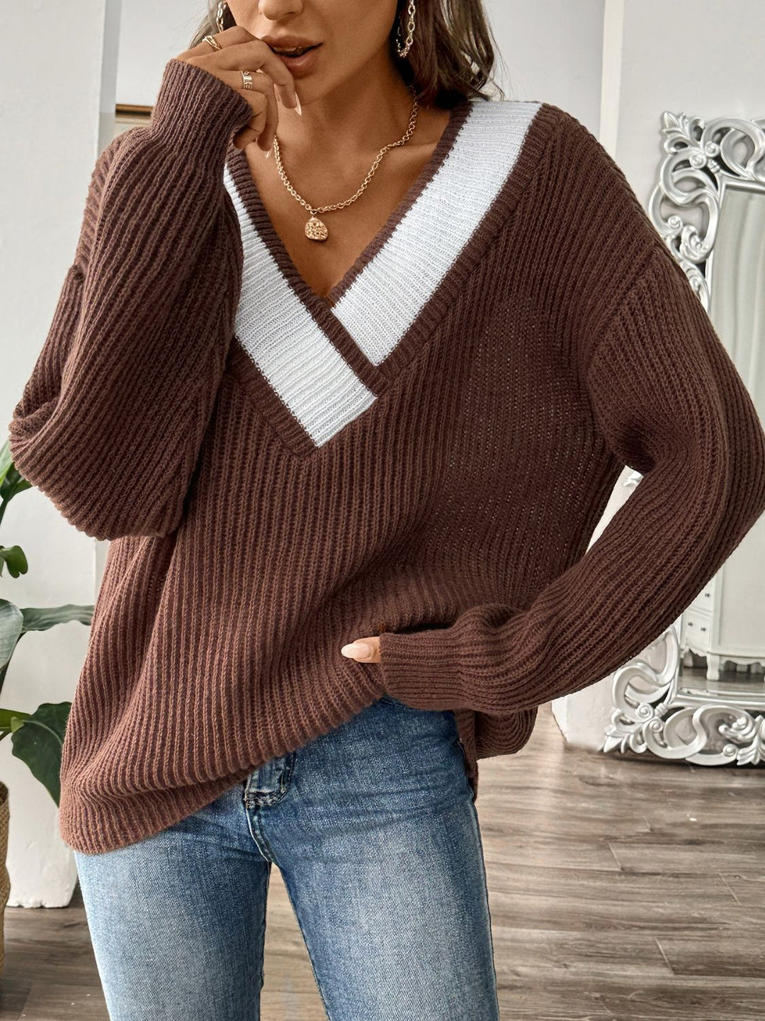 Stilla | Pullover med kontrasterende farver og afslappede skuldre