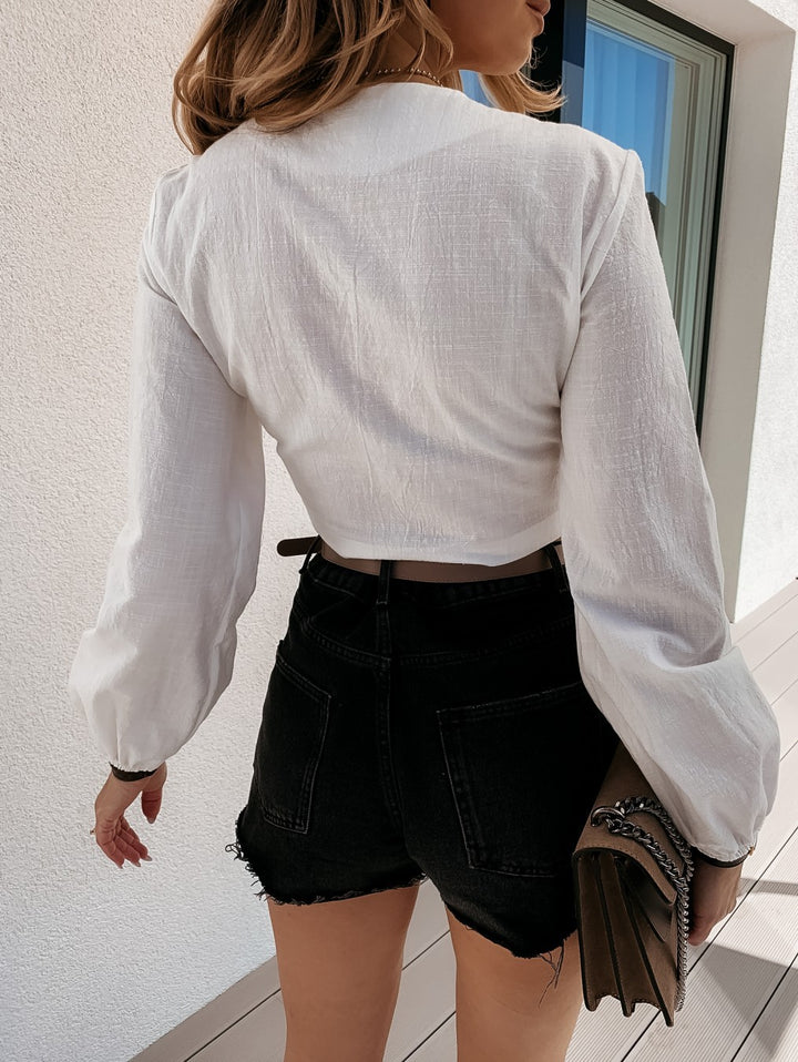 Dame Crop-Top med knyttet V-udskæring og puffærmer Stilla