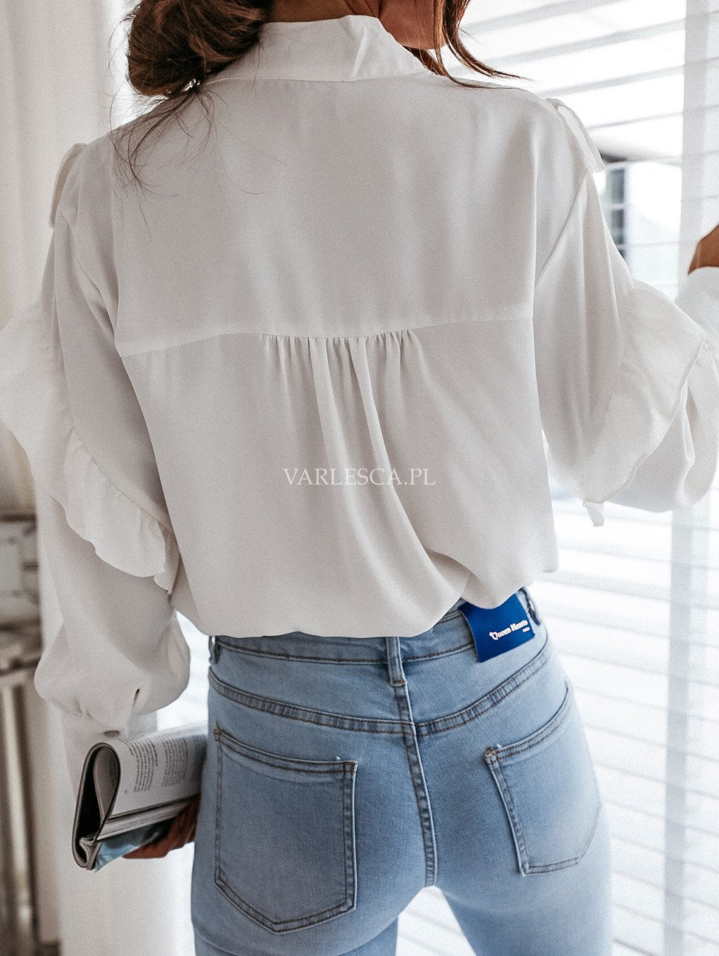 Dame elegant bluse med ruffle detaljer og sløjfe accent Stilla
