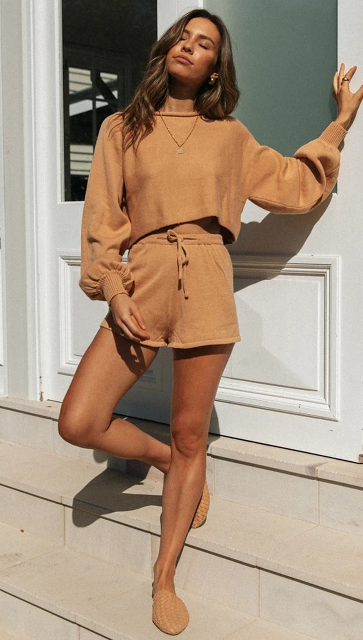 Dame Løst Crop-Top og Shorts Sæt med volumniøse Ærmer Stilla