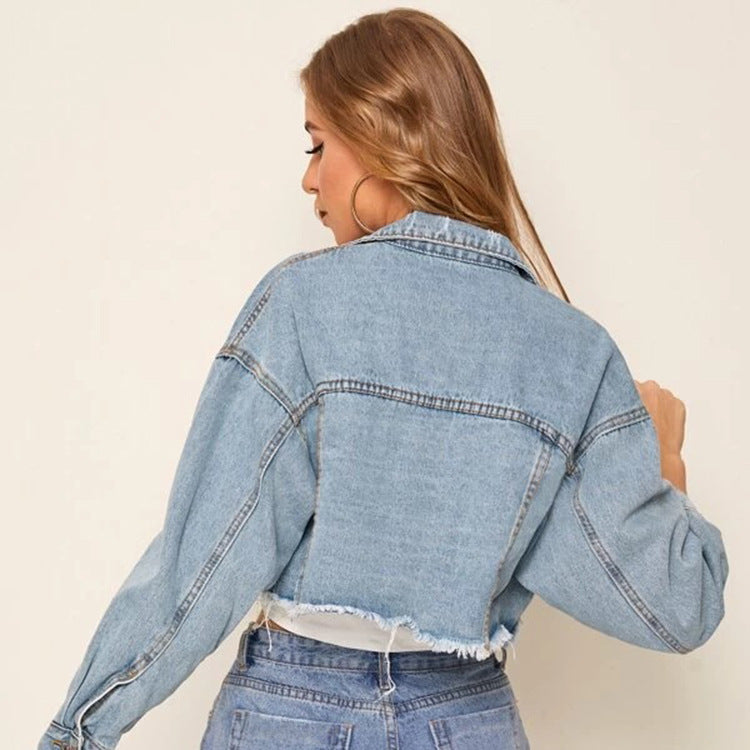 Dame cropped Jeansjakke med frynsede kanter og moderne rivdetaljer Stilla