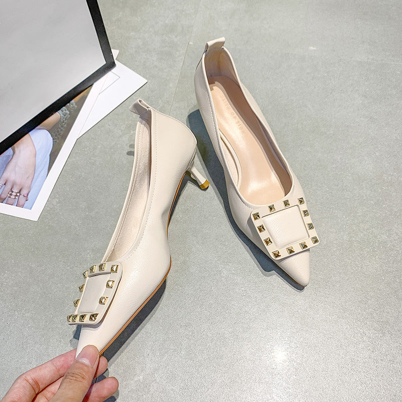 Dame elegante spids snude ballerinas med nitter accent Stilla