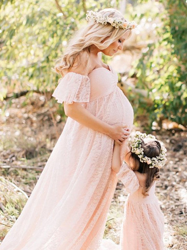 Stilla | Kjole Til Gravide for Photoshoot Evening Gown Pregnant With Train in Pink Lace