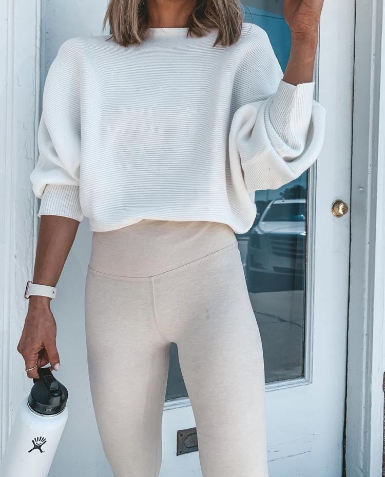 Dame afslappet sweater med voluminøse ærmer og struktureret materiale Stilla