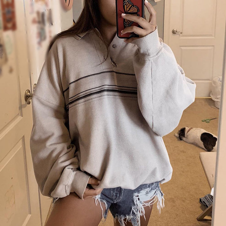 Dame Oversized Poloshirt med dekorative striber og knapdetaljer Stilla