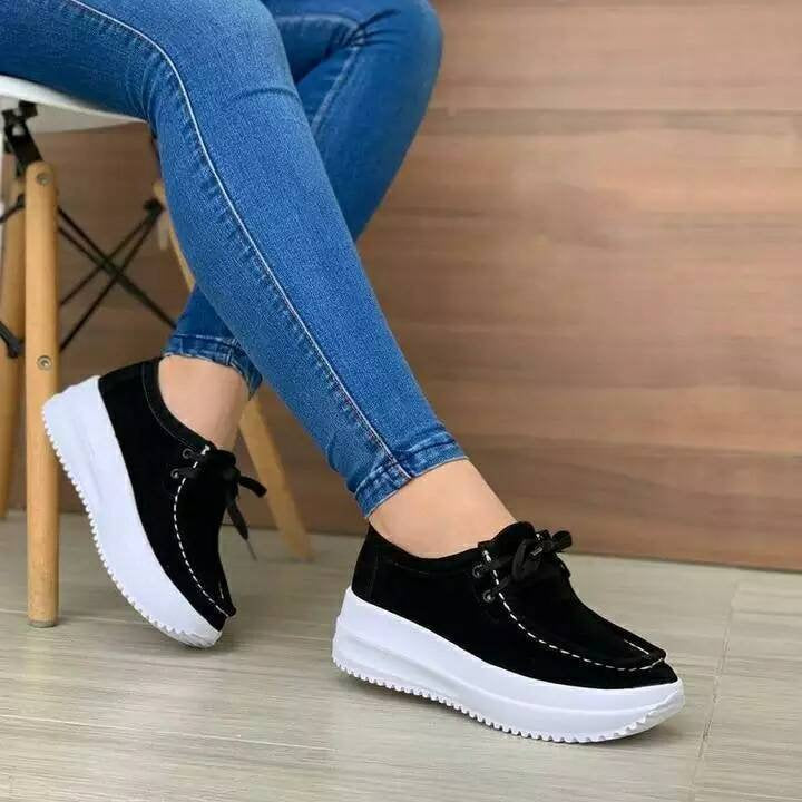 Dame Behagelige Sneakers med luksuriøst fløjlsovermateriale og sporty gummisål Stilla