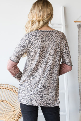 Stilla | T-shirt Kontrast Leopard Heimish Størrelse med Synlige Sømme