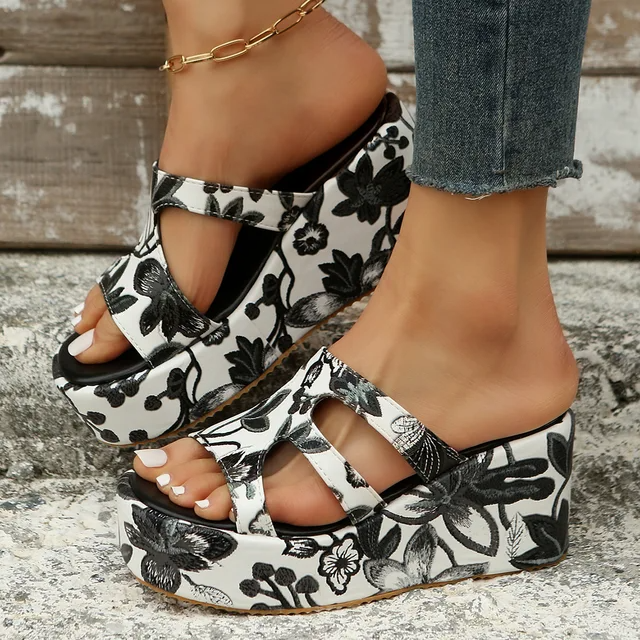 Stilla | Sommer Sko Floral Kilehælsandaler