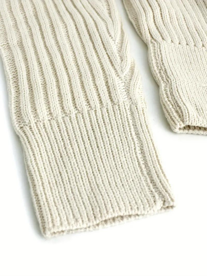 Stilla | Pullover i ribstrik med asymmetrisk udskæring