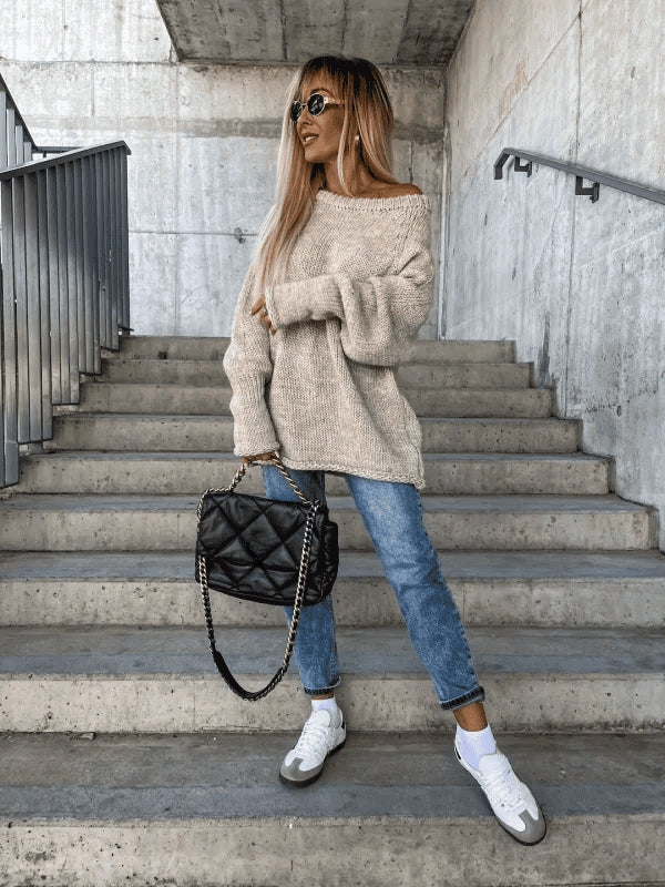 Stilla | Locker Strikket Damepullover med Skulderfri Design