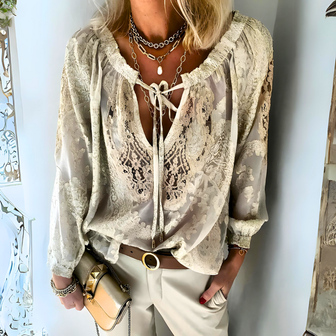 Stilla | Bluse i Spids med Lange Ærmer