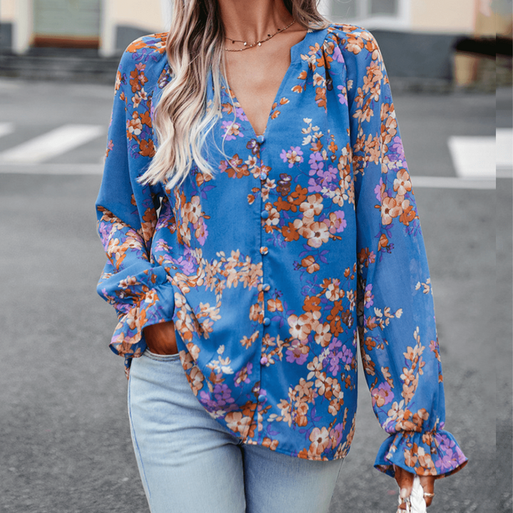Stilla | Elegant blomsterbluse med lange ærmer og V-udskæring