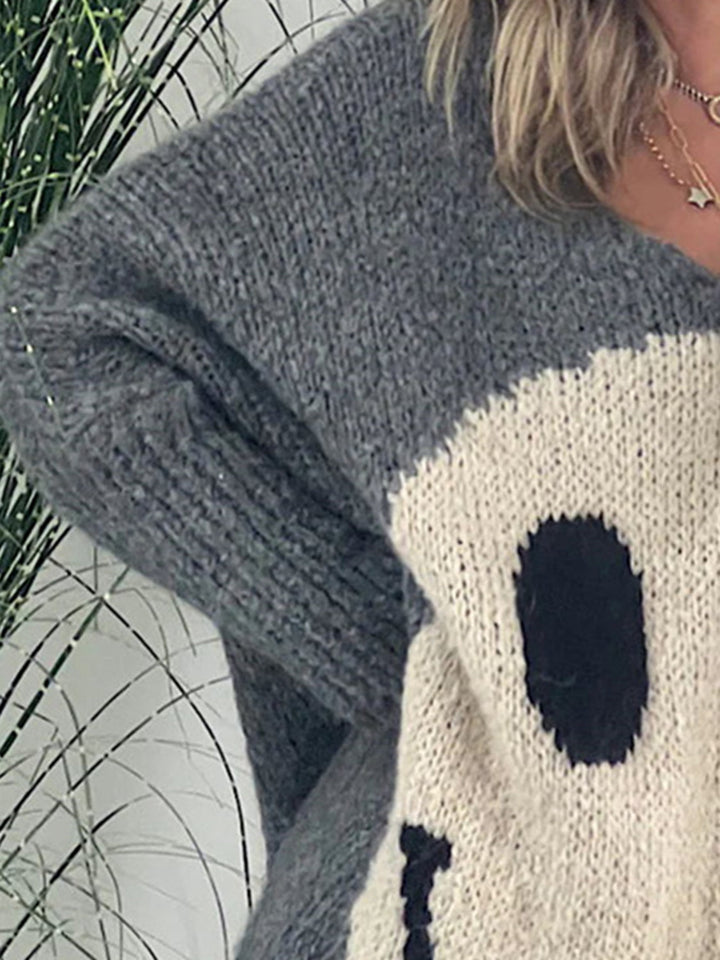 Stilla | Pullover med lange ærmer med et smilende ansigt og V-udskæring