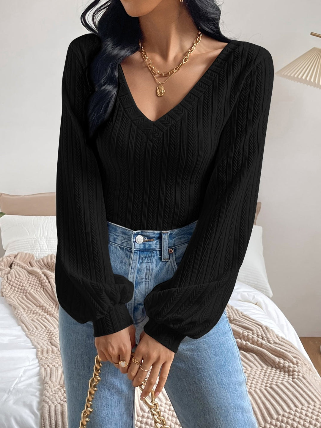 Stilla | V-Udskæring T-shirt med Lange Ærmer til Alsidige Looks