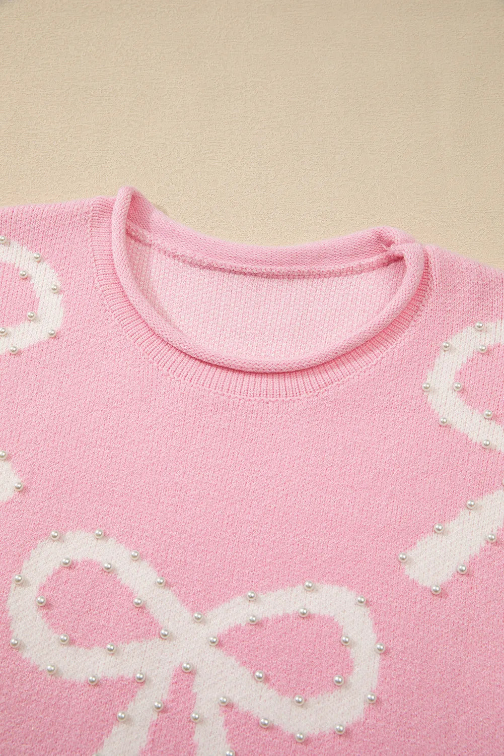 Stilla | Rundhalset Pullover Med Lange Ærmer og Perler samt Sløjfedetalje