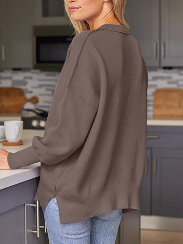 Stilla | Rundhals Pullover med Slids og Faldende Skuldre