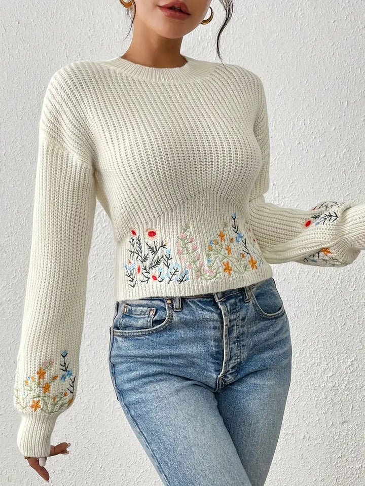 Stilla | Strikpullover med floral broderi