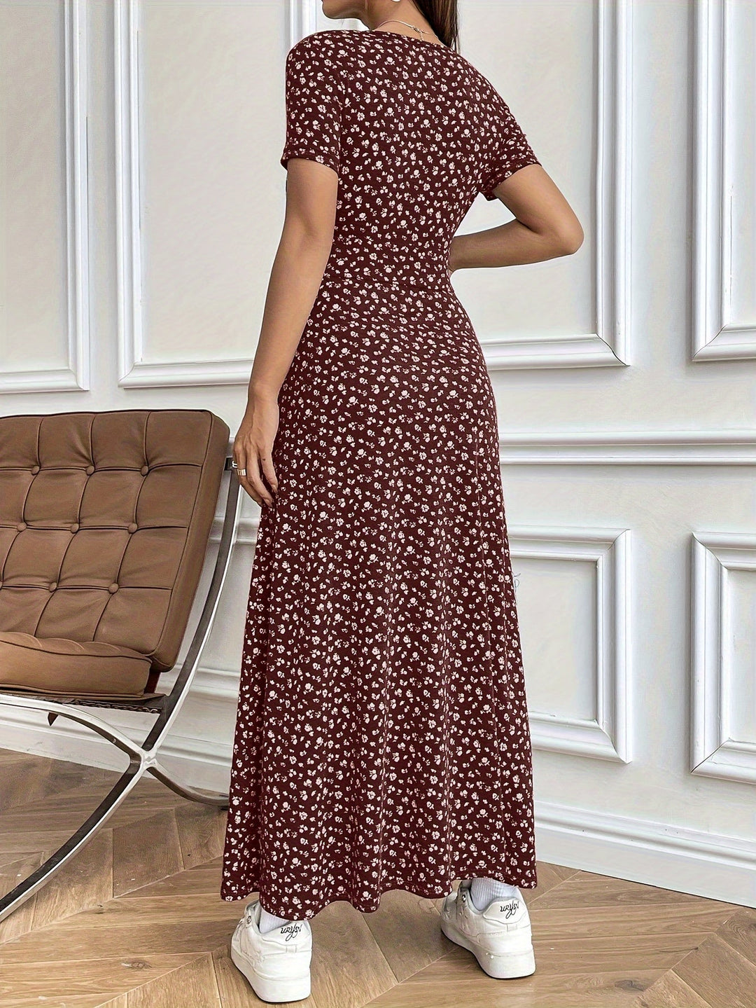 Stilla | Elegant Kjole Med Blomstermønster V-Hals Polyester Og Elastan Til Alle