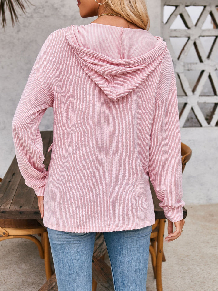 Stilla | Sweatshirt med hætte Double Take med snor, nedadgående skuldre og lange ærmer