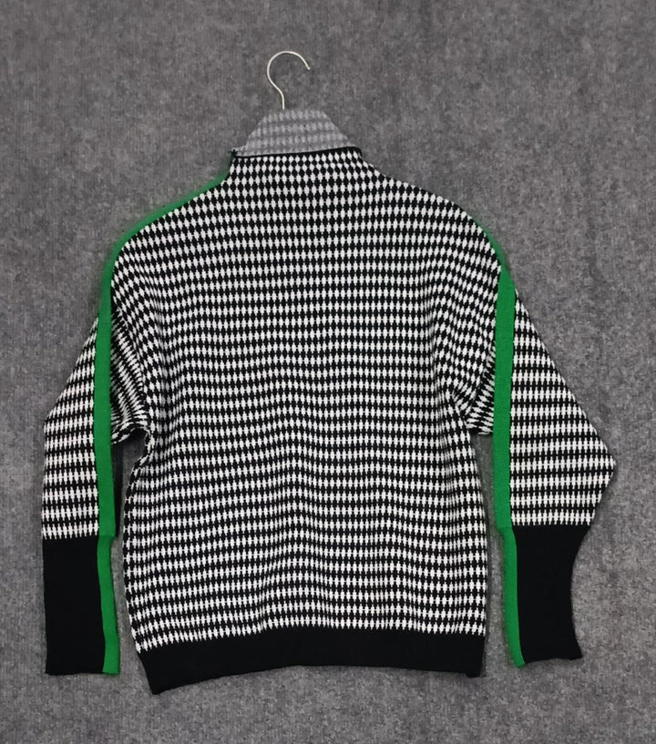 Stilla | Stribet Pullover i Grøn Med Sorte og Hvide Firkanter