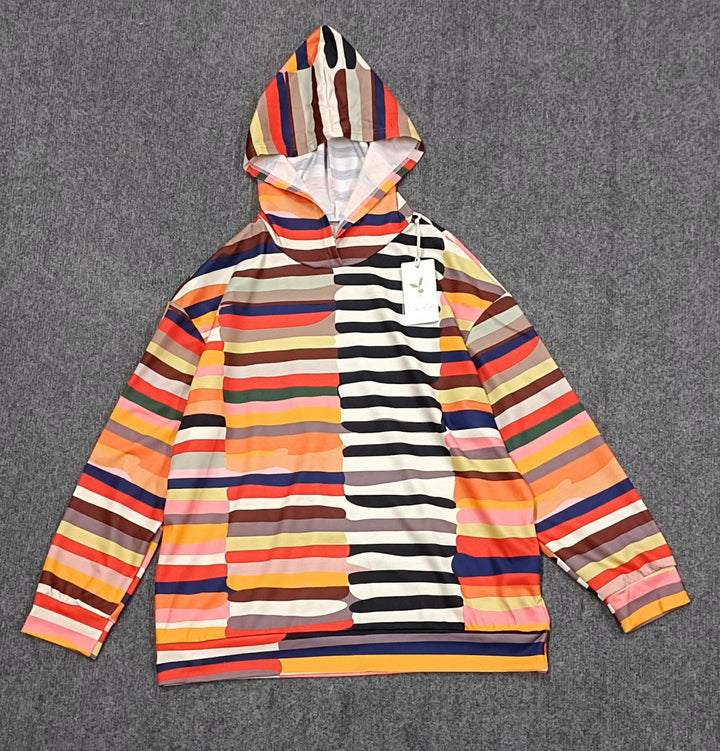 Stilla | Gestreifter Kapuzenpulli in Schwarz und Weiß Mit Farbe