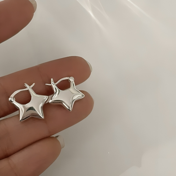 Stilla | Stjerneformede Zirconia Øreringe Med Krydsdetalje