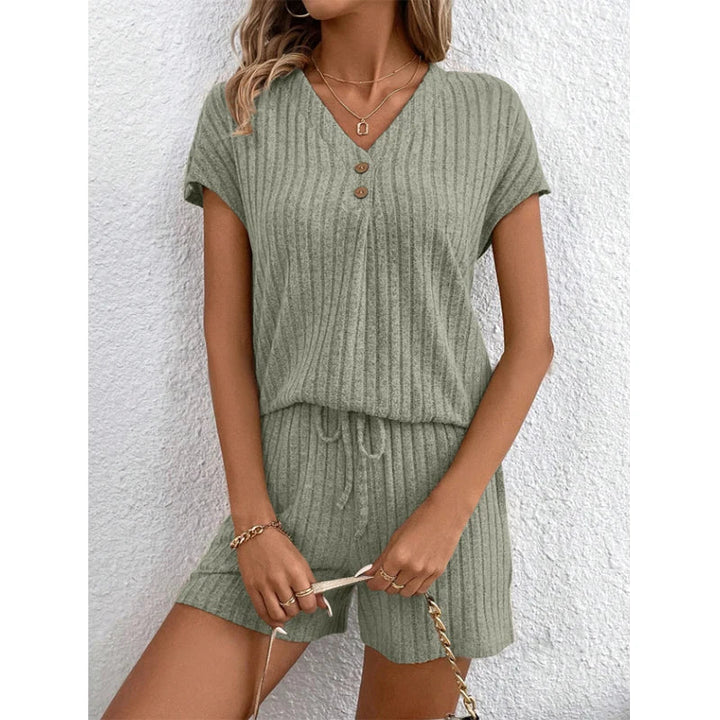 Stilla | V Hals Top Og Shorts Sæt Elegance Og Komfort Ét!