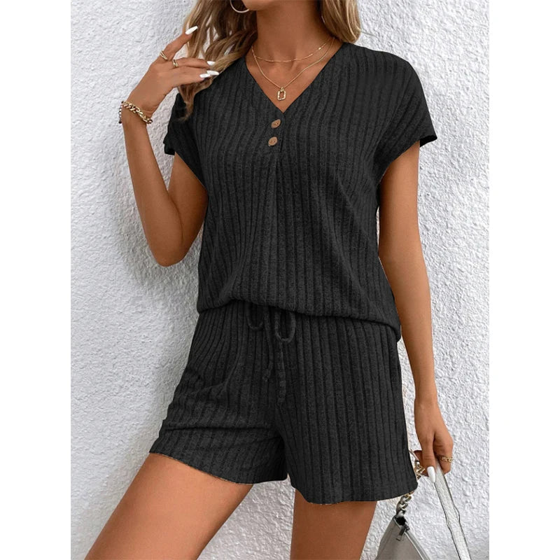 Stilla | V Hals Top Og Shorts Sæt Elegance Og Komfort Ét!