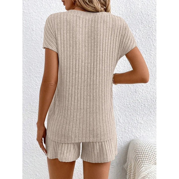 Stilla | V Hals Top Og Shorts Sæt Elegance Og Komfort Ét!