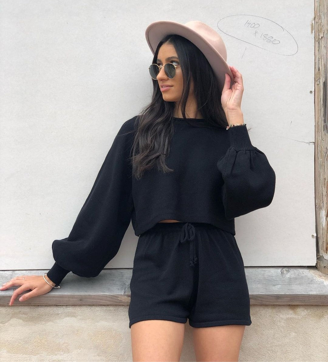Dame Loungewear-sæt med cropped sweatshirt og shorts Stilla