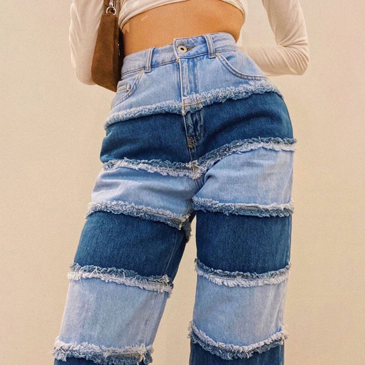 Damehøjskårne jeans i kreativt patchwork-design med franskede accenter Stilla