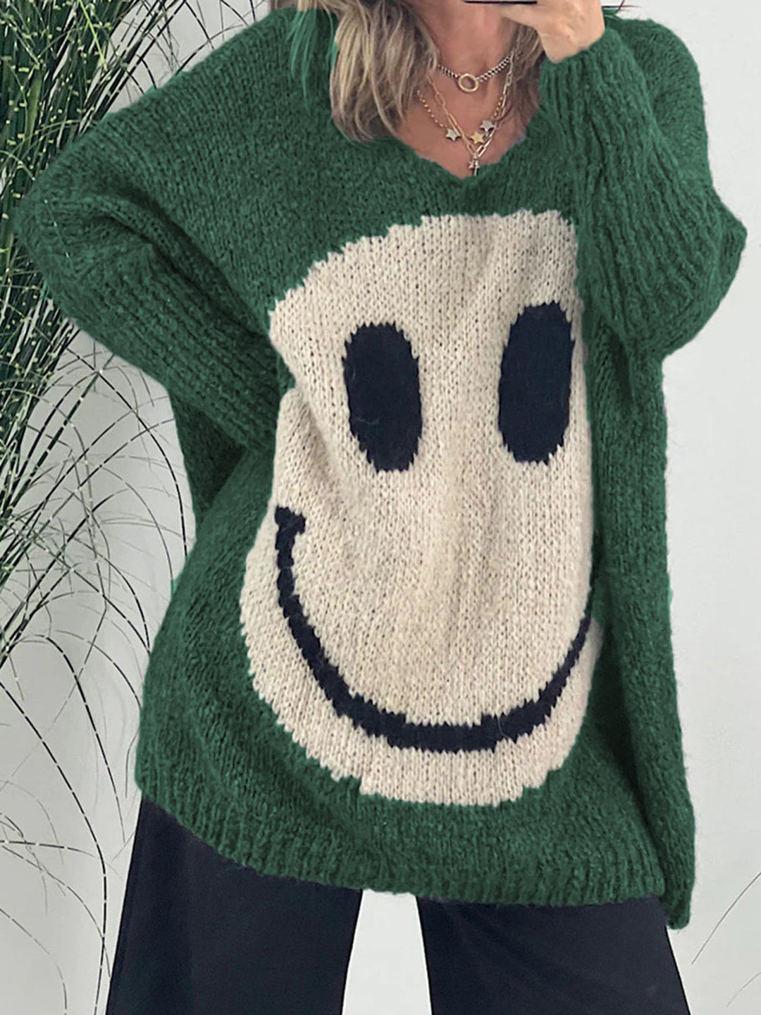 Stilla | Pullover med lange ærmer med et smilende ansigt og V-udskæring