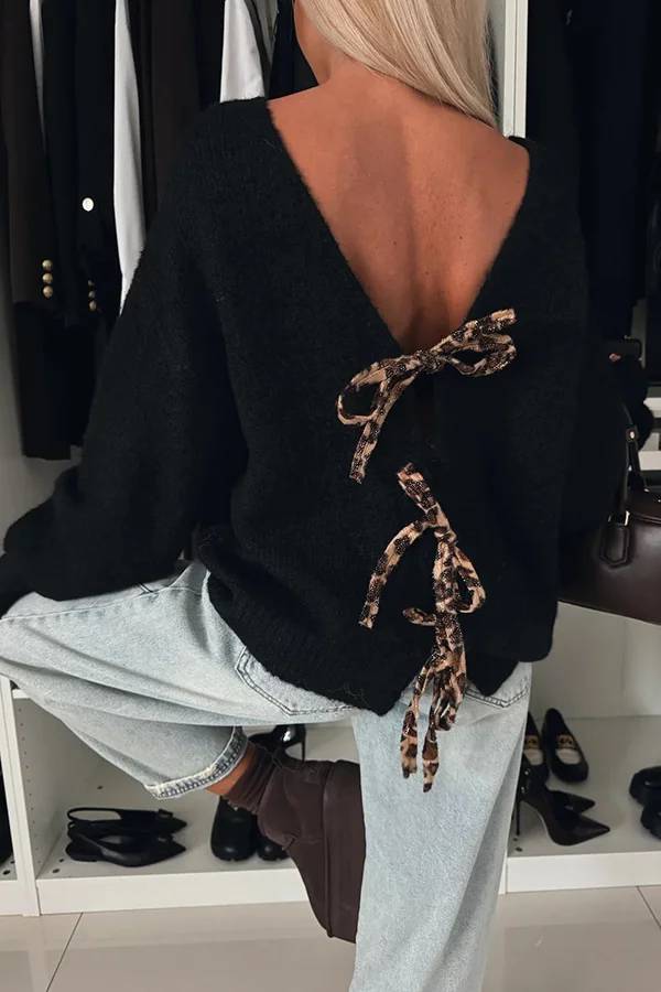 Stilla | Strikpullover med trendy kvaster, leopardmønster og bindebånd