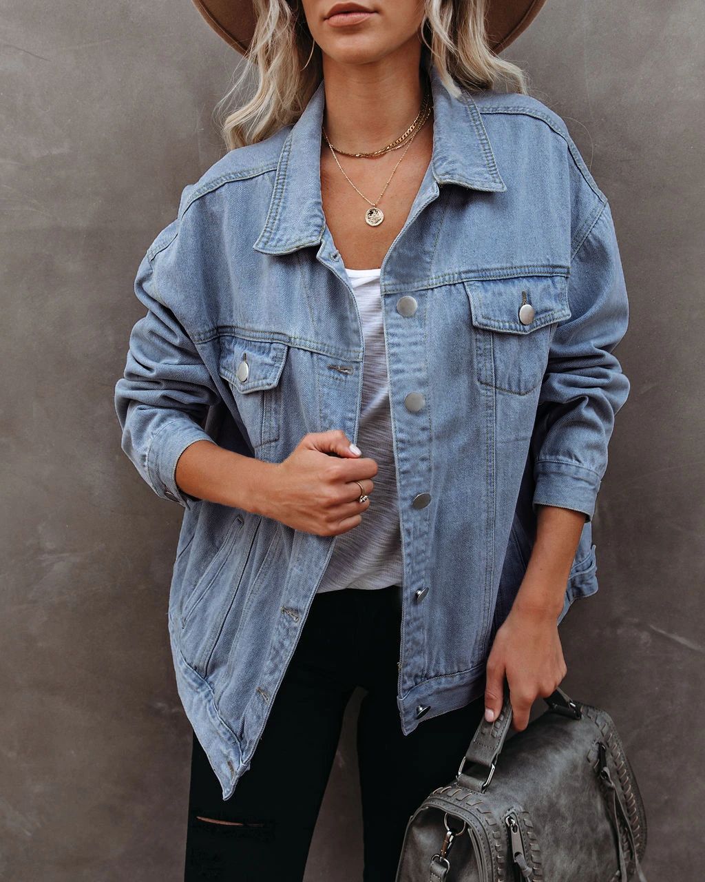 Dame afslappet jeansjakke i vintage-stil med praktiske lommer Stilla