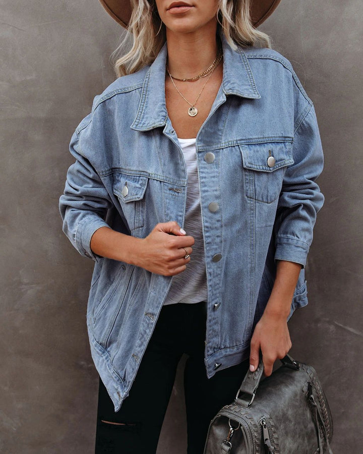 Kvinders afslappede denimjakke i oversized pasform med brystlommer Stilla