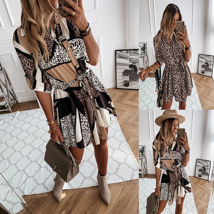 Femme Chic Knap skjorte Mini kjole med statement tryk og bælte Stilla