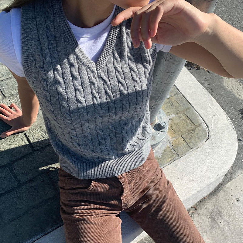 Dame strik-crop-top med v-halsudskæring og fletmønster Skovae