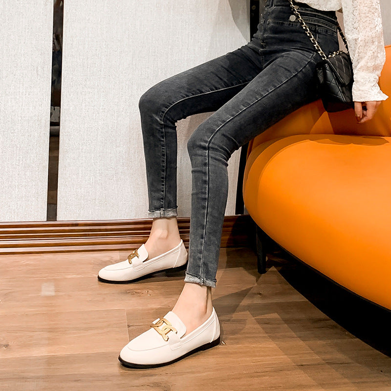Dame mokkasiner med elegant læderdesign og trendy spænde Stilla