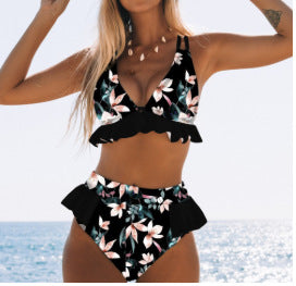 Dame bikini sæt med voluminøst flæse design og florale accenter Stilla