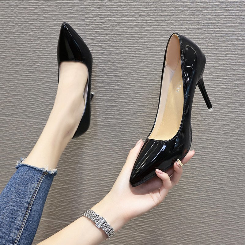 Dame elegante højhælede pumps med spids tåområde og skinnende overflade Stilla