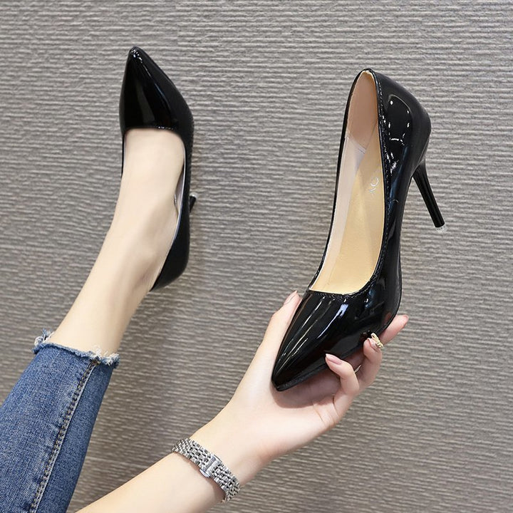 Dame elegante højhælede pumps med spids tåområde og skinnende overflade Stilla
