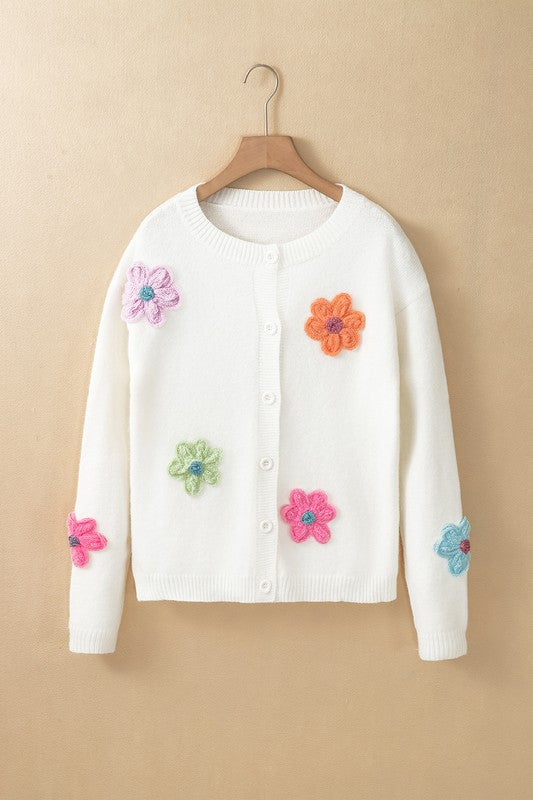 Stilla | Smuk Strikjakke Med Blomster Mønster og Knapper