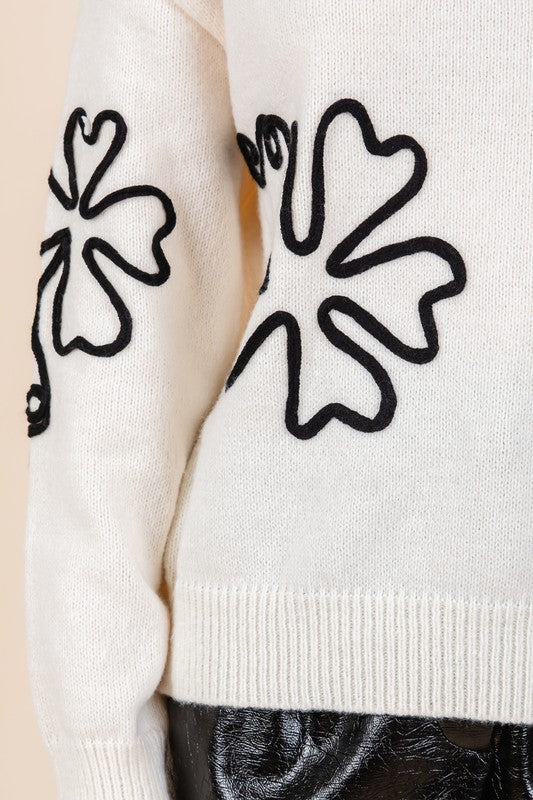 Stilla | Striktrøje med Floral Broderi