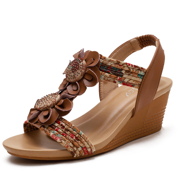 Dame Wedge-sandaler med blomsteragtig accent og elastisk remdesign Stilla