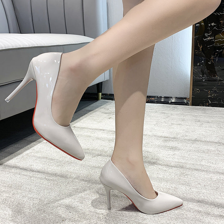 Dame High-Heel Pumps med skinnende overflade og spids design Stilla