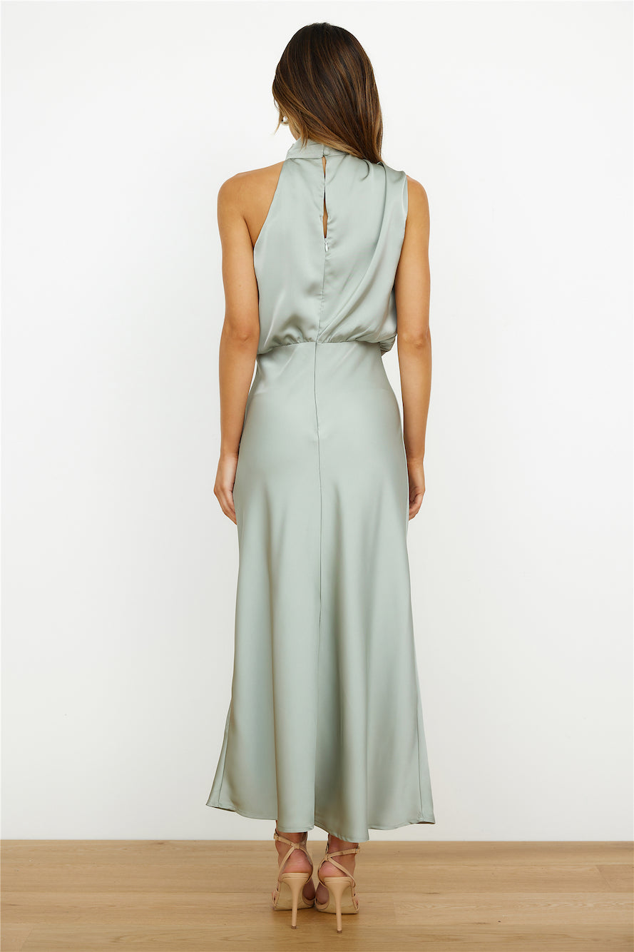 Stilla | Elegant Midi Kjole Med Asymmetrisk Rund Udsnit