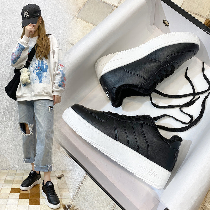 Dame komfortable sneakers i sporty-elegant design med slidstærkt overmateriale og blød støddæmpning Stilla