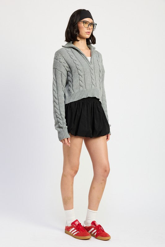 Stilla | Pullover i drejet strik med halvdelen lynlås